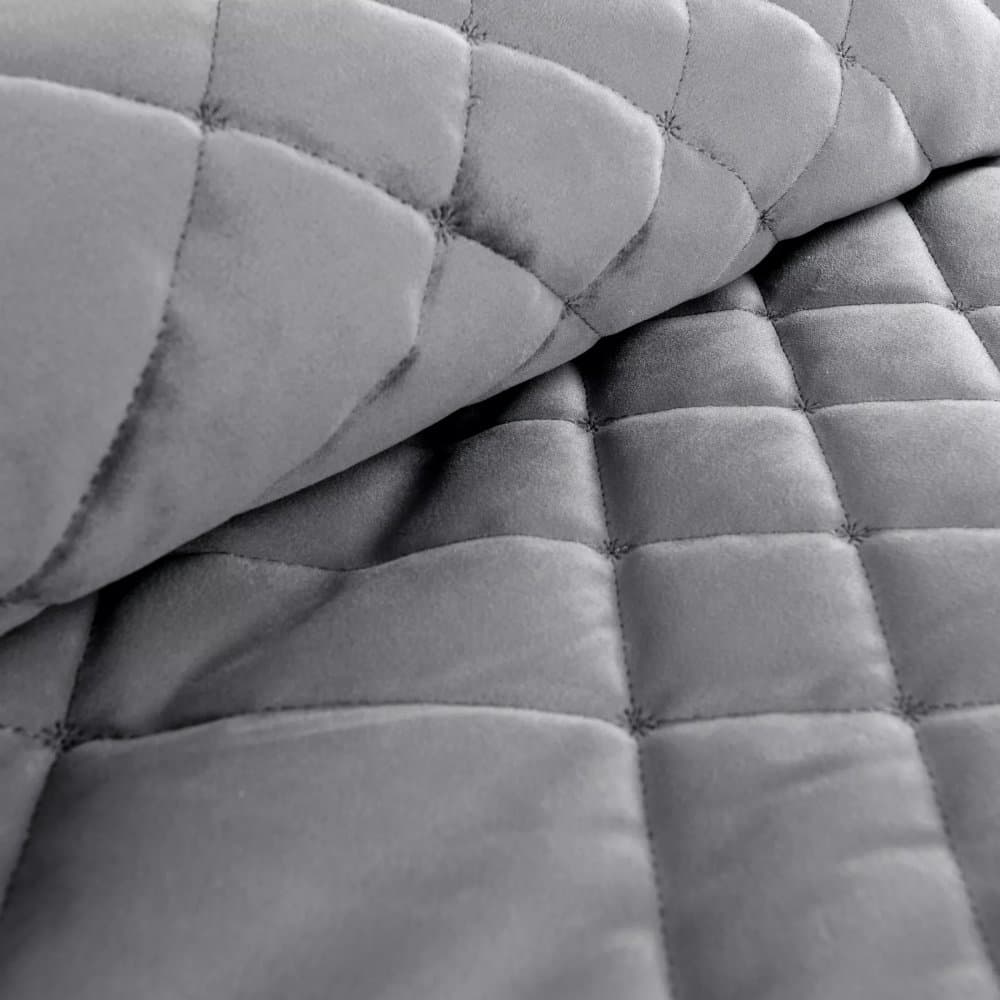 Elegantní sametový přehoz s geometrickým prošíváním - šedý 3