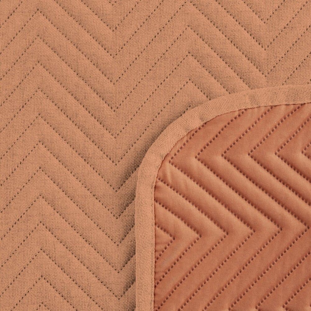 Jednobarevný přehoz s prošívaným geometrickým vzorem - cihlově oranžová 4