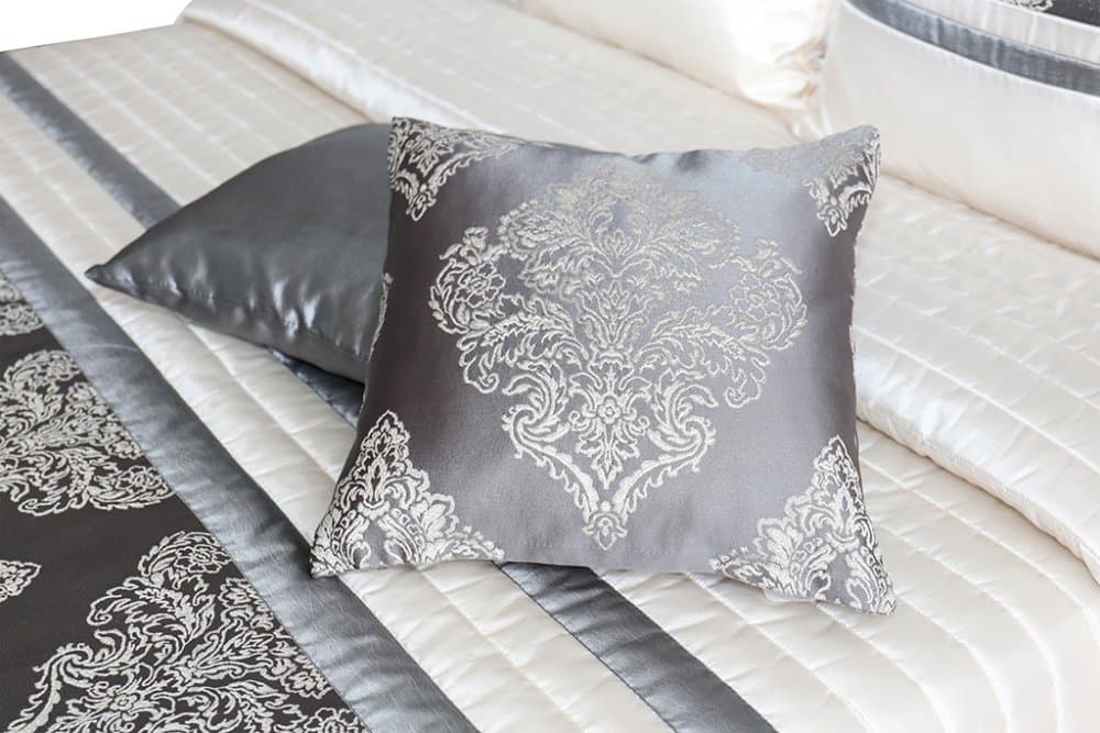 Luxusní přehoz na postel s barokním designem v zlato šedé barvě 4